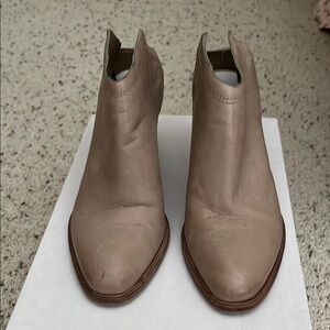 Dolce Vita Tan Ankle Booties Smooth Leather